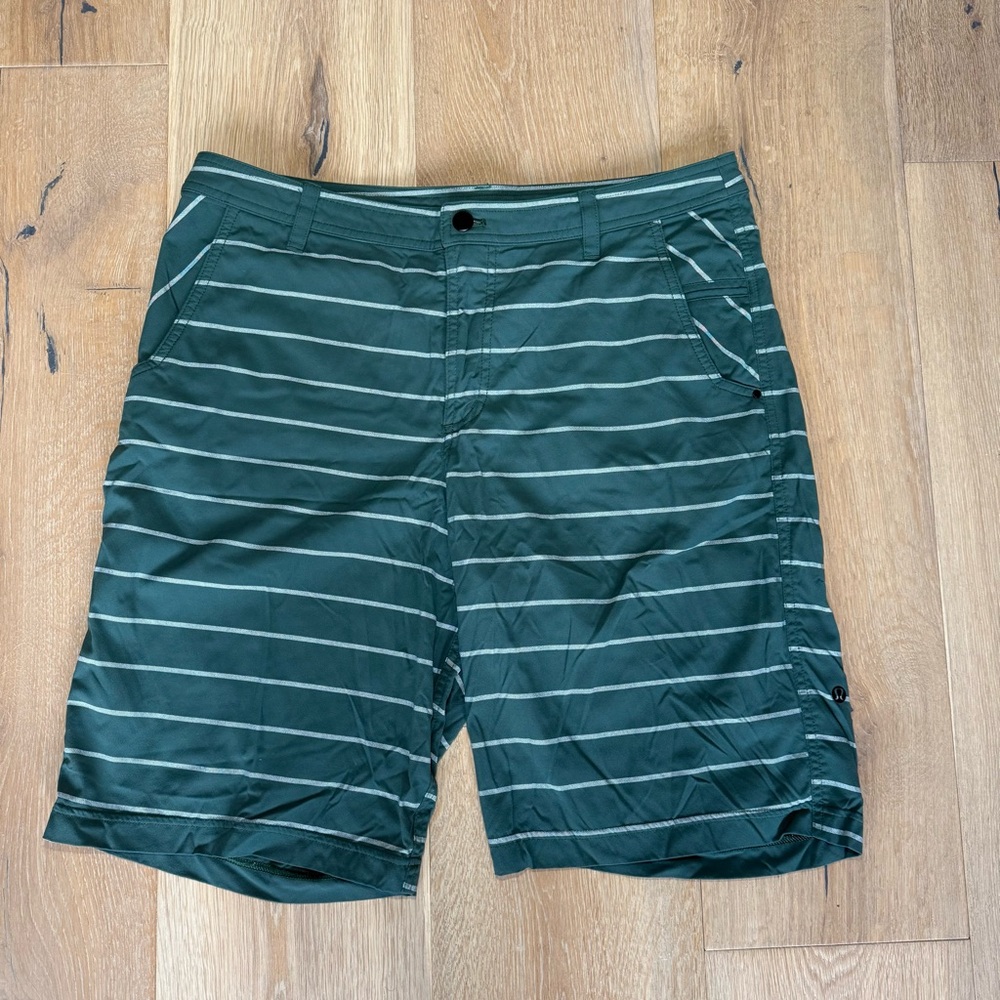 Lululemon ABC commission Golf Performance Shorts. casual chino flat front. 36